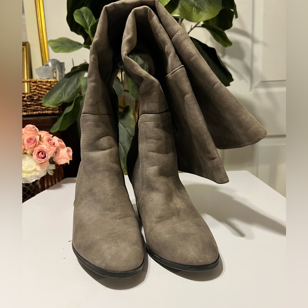 Easy Street Women's Maxwell | Tall Over The Knee Grey Matte Boots SIZE 7M - Picture 3 of 7